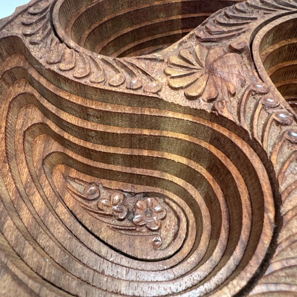 Vintage Rosewood Folk Art Woodwork Hand Carved Collapsible Art Basket - Picture 10 of 12